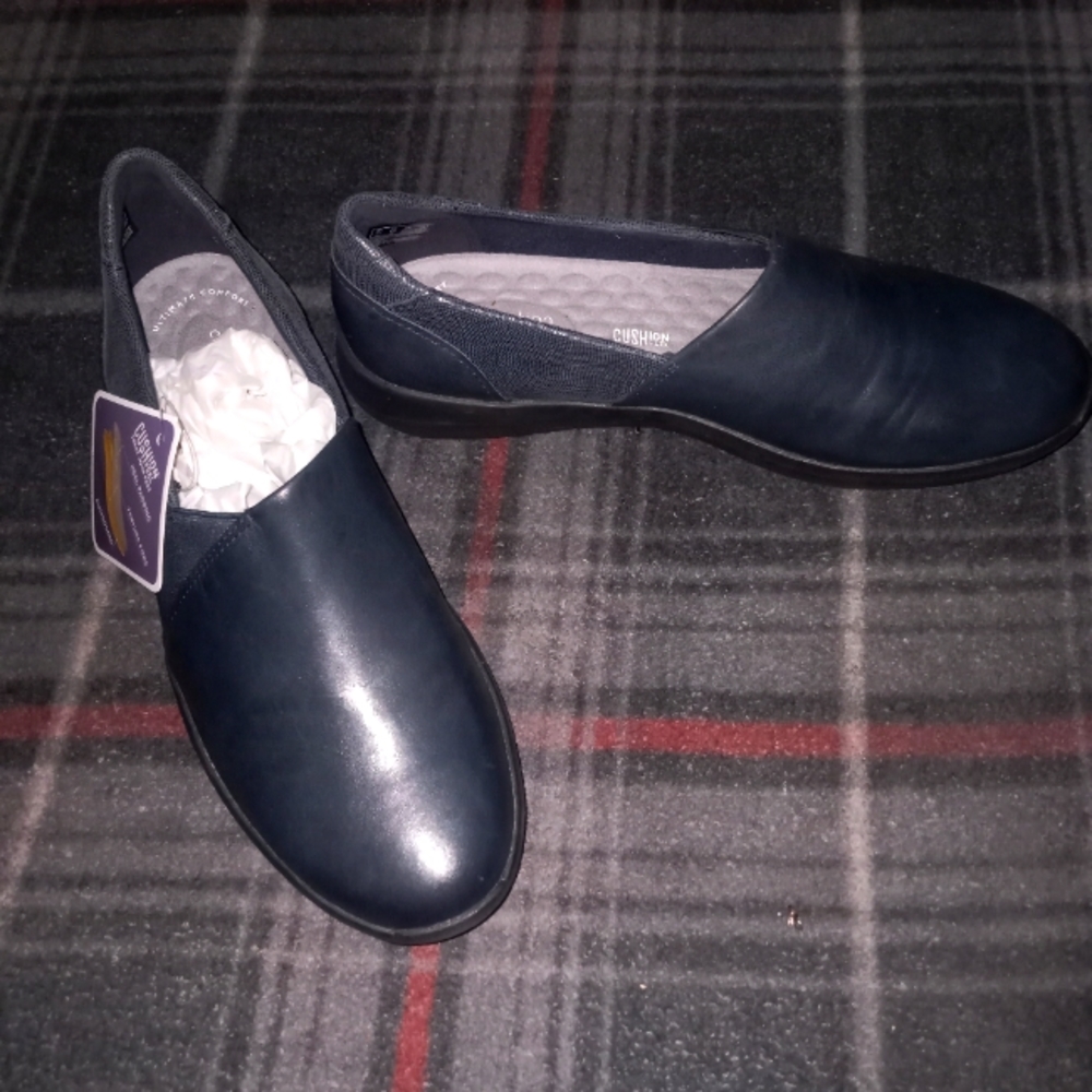 Collection by Clarks Ultimate Comforts shoes navy blue size 10 never worn